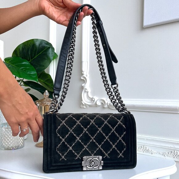 Authentic Chanel Old Boy Quilted Velvet Crossbody Bag 19944074 B0766 - Picture 2 of 16